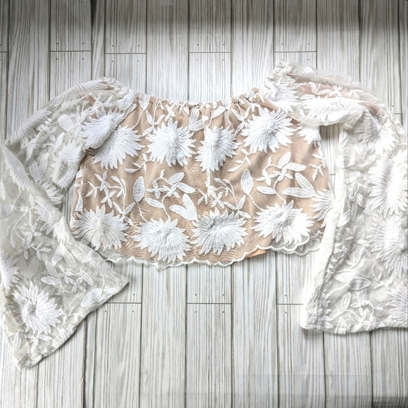 Here Comes the Sun Floral Lace Crop Top with Nude Panel in White Size Small - Picture 3 of 8